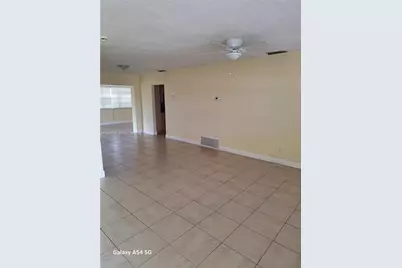 710 NW 77th Way, Pembroke Pines, FL 33024 - Photo 2
