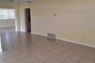 710 NW 77th Way, Pembroke Pines, FL 33024 - Photo 2