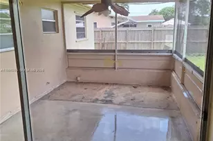 710 NW 77th Way, Pembroke Pines, FL 33024 - Photo 4