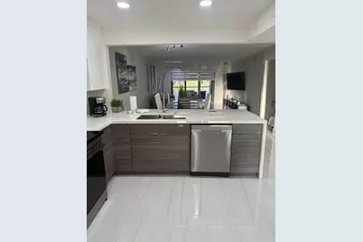 436 Lakeview Dr #205, Weston, FL 33326 - Photo 2