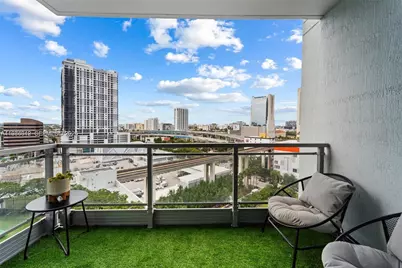 90 SW 3rd St #1406, Miami, FL 33130 - Photo 10