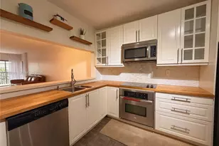 511 Ives Dairy Rd, Miami, FL 33179 - Photo 4