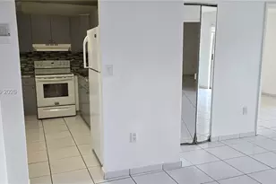 4805 NW 7th St, Miami, FL 33126 - Photo 10