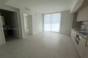 77 SE 5th St, Miami, FL 33131 - Photo 32