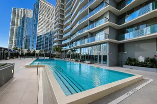 77 SE 5th St, Miami, FL 33131 - Photo 30