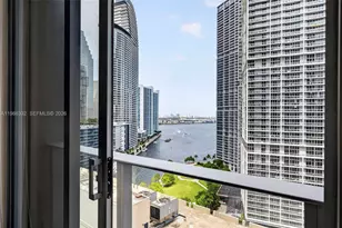 77 SE 5th St, Miami, FL 33131 - Photo 12