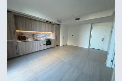 77 SE 5 St #2015, Miami, FL 33131 - Photo 2