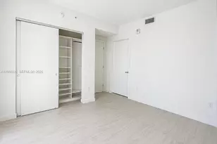 77 SE 5th St, Miami, FL 33131 - Photo 18
