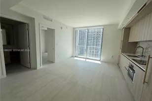 77 SE 5th St, Miami, FL 33131 - Photo 4