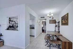 400 W Village Green Cir W, Palm Springs, FL 33461 - Photo 4