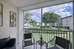 400 W Village Green Cir W, Palm Springs, FL 33461 - Photo 14