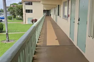 400 W Village Green Cir W, Palm Springs, FL 33461 - Photo 32