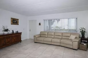 400 W Village Green Cir W, Palm Springs, FL 33461 - Photo 2