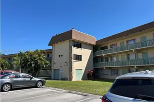 400 W Village Green Cir W, Palm Springs, FL 33461 - Photo 18