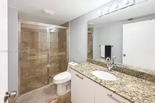 41 SE 5th St, Miami, FL 33131 - Photo 16