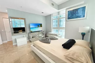 41 SE 5th St, Miami, FL 33131 - Photo 10