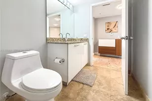 41 SE 5th St, Miami, FL 33131 - Photo 18