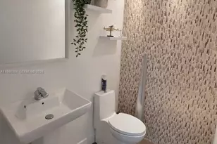 3675 N Country Club Dr, Aventura, FL 33180 - Photo 14