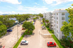 484 NW 165th St Rd, Miami, FL 33169 - Photo 4