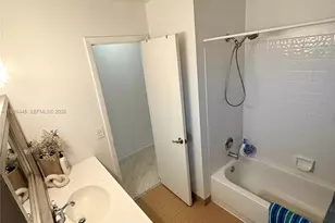 10025 SW 16th St, Pembroke Pines, FL 33025 - Photo 16