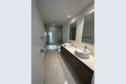 121 NE 34th St #2707, Miami, FL 33137 - Photo 2