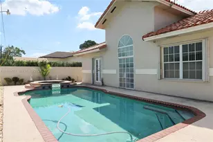 661 NE 4th Pl, Hialeah, FL 33010 - Photo 2