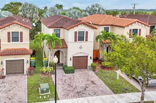 101 NE 37th Pl, Homestead, FL 33033 - Photo 2