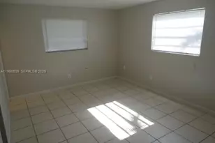 1370 NE 119th St, Miami, FL 33161 - Photo 12
