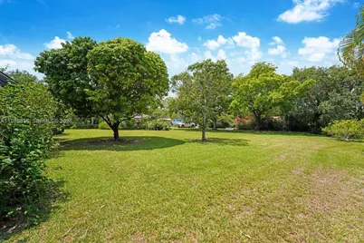 10805 SW 128th Ter, Miami, FL 33176 - Photo 32