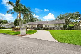 10422 SW 121st St, Miami, FL 33176 - Photo 2