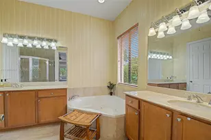 19528 SW 79th Pl, Cutler Bay, FL 33157 - Photo 8