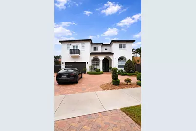 7770 NW 161st Ter, Miami Lakes, FL 33016 - Photo 2