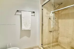 1717 Bayshore Dr Apt, Miami, FL 33131 - Photo 14