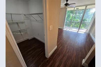 9461 Evergreen Pl #305, Davie, FL 33324 - Photo 8