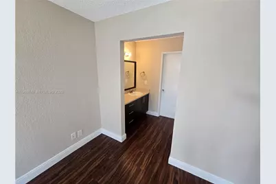 9461 Evergreen Pl #305, Davie, FL 33324 - Photo 6