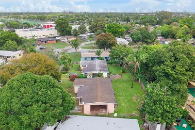 1804 NW 18th Ct, Fort Lauderdale, FL 33311 - Photo 4