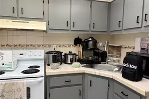 4550 NW 9th St, Miami, FL 33126 - Photo 6