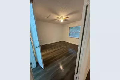 605 Ixoria Ave #15, Fort Pierce, FL 34982 - Photo 4