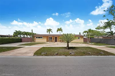 7921 NW 178th St, Hialeah, FL 33015 - Photo 2