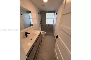 1000 7th St, Miami Beach, FL 33139 - Photo 18