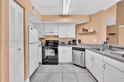 771 N Pine Island Rd #303, Plantation, FL 33324 - Photo 20