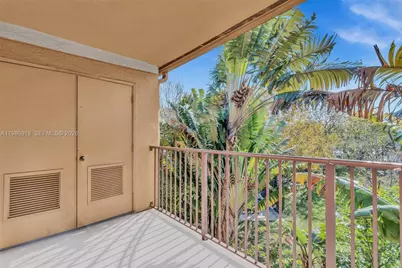 771 N Pine Island Rd #303, Plantation, FL 33324 - Photo 8