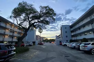 443 NE 195th St, Miami, FL 33179 - Photo 2