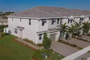 230 SW 170th Ave, Pembroke Pines, FL 33027 - Photo 1