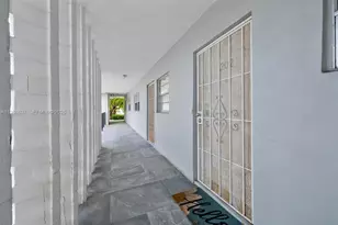 871 NE 195th St, Miami, FL 33179 - Photo 2