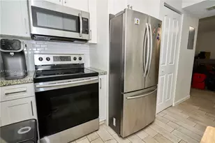 8240 SW 210th St, Cutler Bay, FL 33189 - Photo 16