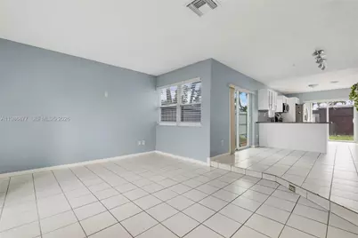 10532 SW 21st Ln, Miami, FL 33165 - Photo 4