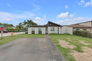10532 SW 21st Ln, Miami, FL 33165 - Photo 2