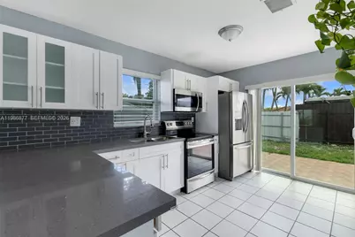 10532 SW 21st Ln, Miami, FL 33165 - Photo 12