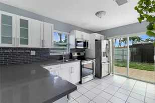 10532 SW 21st Ln, Miami, FL 33165 - Photo 12